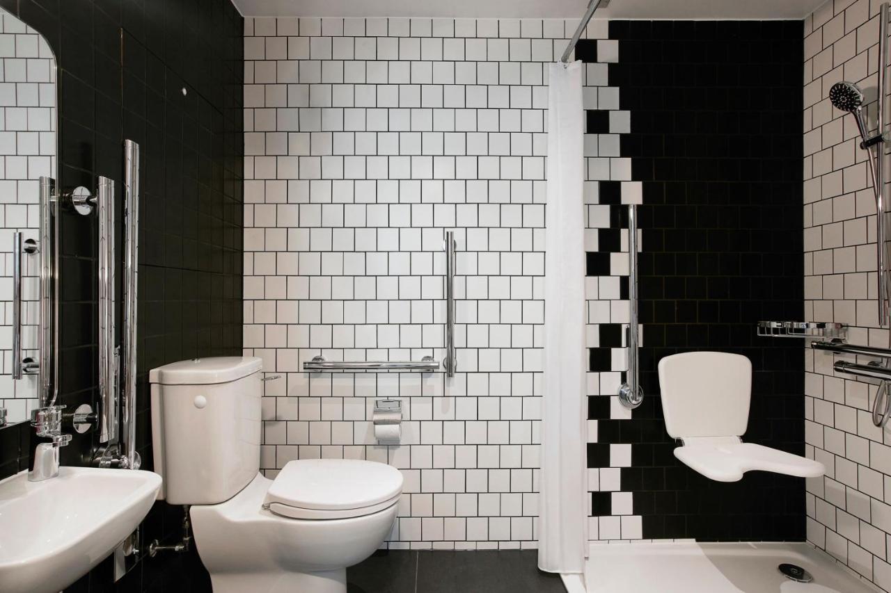 Moxy Manchester City Экстерьер фото