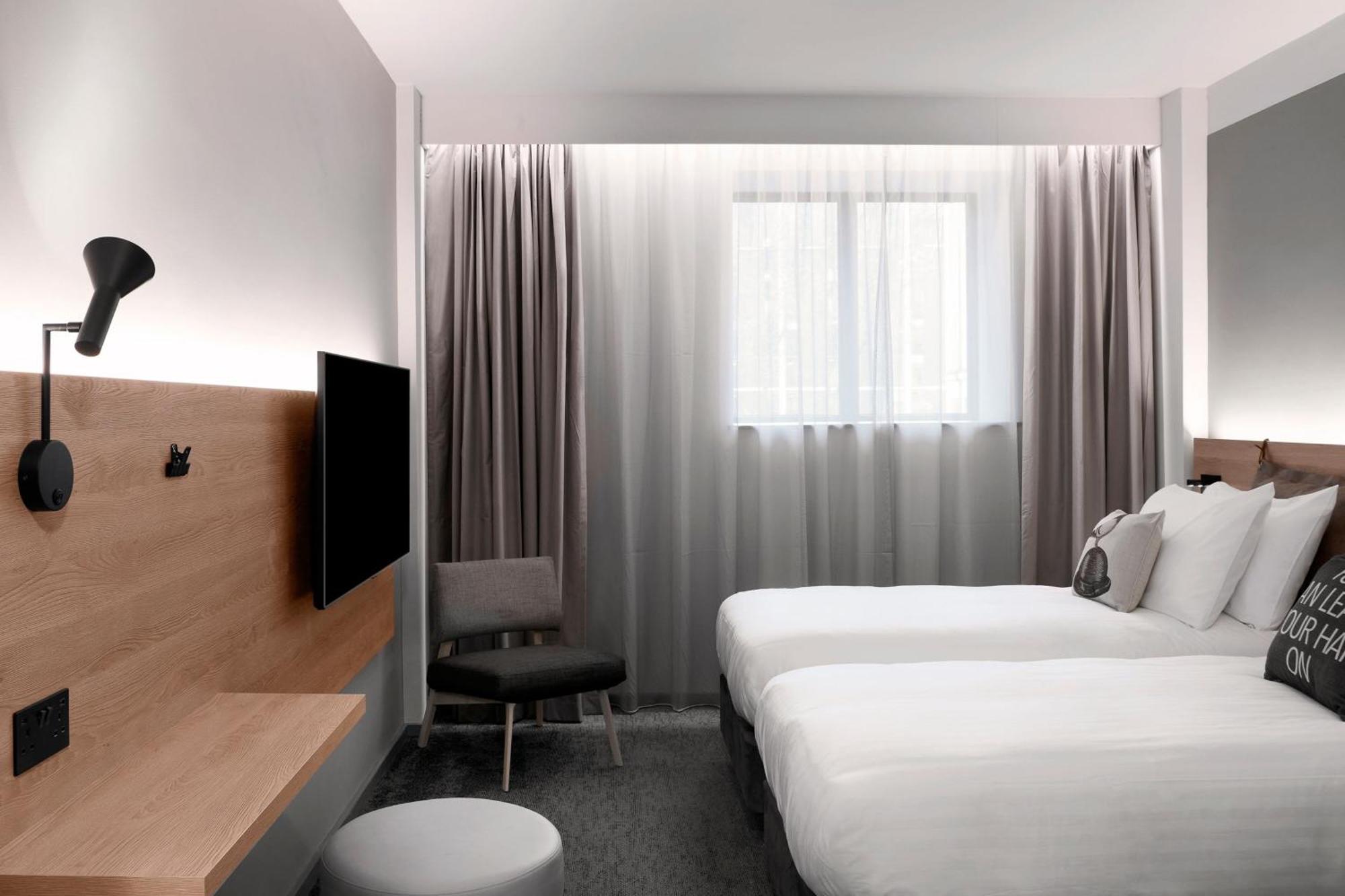 Moxy Manchester City Экстерьер фото