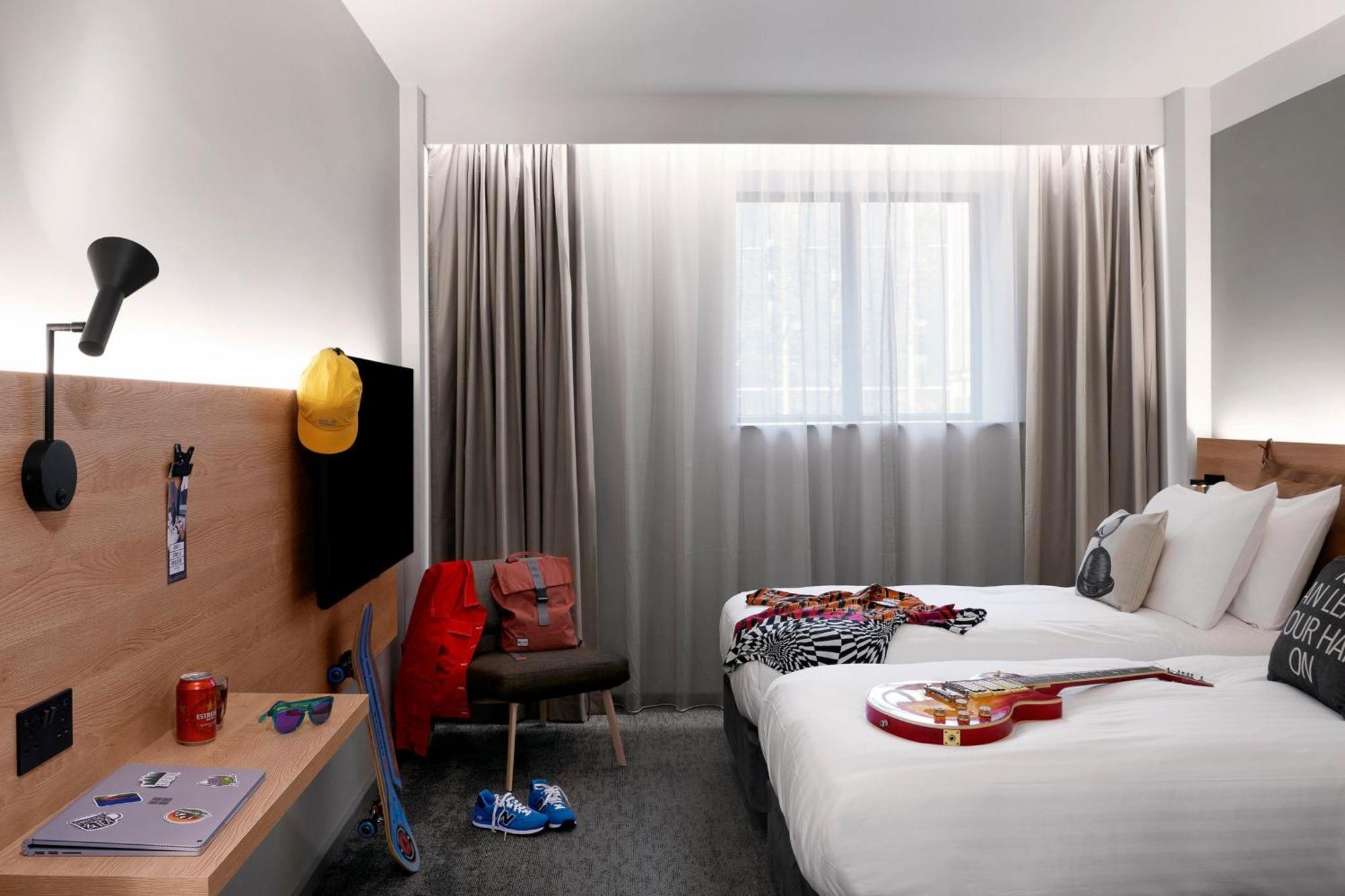 Moxy Manchester City Экстерьер фото